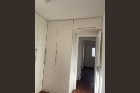 Quarto de apartamento para alugar com 3 quartos, 73m² em Jardim Henriqueta, Taboão da Serra