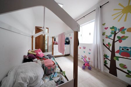 Casa à venda com 180m², 3 quartos e 2 vagasSuíte 2