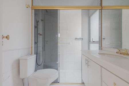 Banheiro da Suíte 1 de apartamento para alugar com 3 quartos, 207m² em Sumarezinho, São Paulo