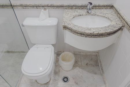 Apartamento para alugar com 60m², 2 quartos e 2 vagas Apartamento para alugar com 60m², 2 quartos e 2 vagasBanheiro