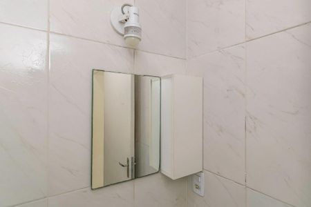 Casa à venda com 60m², 2 quartos e sem vaga Casa à venda com 60m², 2 quartos e sem vagaBanheiro