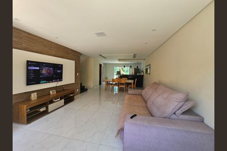 Casa de condomínio à venda com 161m², 3 quartos e 2 vagas Casa de condomínio à venda com 161m², 3 quartos e 2 vagasSala