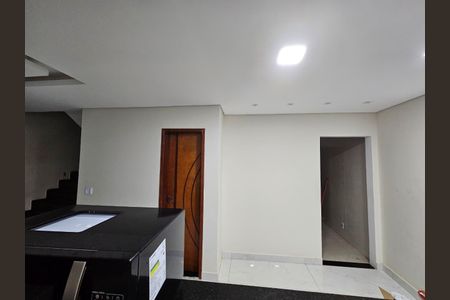Casa de condomínio à venda com 161m², 3 quartos e 2 vagas Casa de condomínio à venda com 161m², 3 quartos e 2 vagasEscada