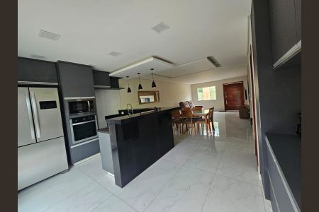 Casa de condomínio à venda com 161m², 3 quartos e 2 vagas Casa de condomínio à venda com 161m², 3 quartos e 2 vagasCozinha