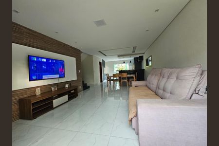 Casa de condomínio à venda com 161m², 3 quartos e 2 vagas Casa de condomínio à venda com 161m², 3 quartos e 2 vagasSala