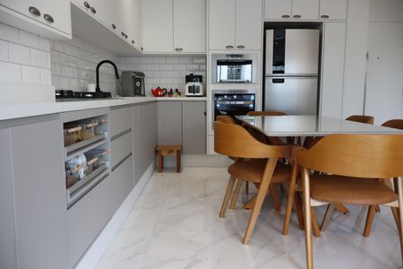 Apartamento à venda com 70m², 2 quartos e 1 vagaSala e cozinha integrada 