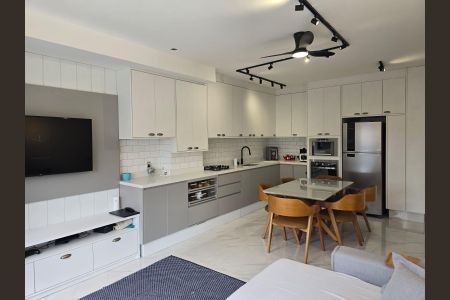 Apartamento à venda com 70m², 2 quartos e 1 vagaSala e cozinha integrada 