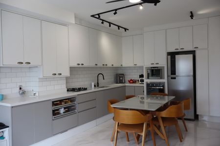 Apartamento à venda com 70m², 2 quartos e 1 vagaSala e cozinha integrada 
