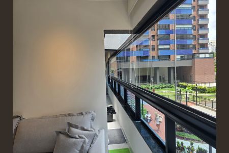 Apartamento à venda com 70m², 2 quartos e 1 vagaSala e cozinha integrada 