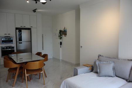 Apartamento à venda com 70m², 2 quartos e 1 vagaSala e cozinha integrada 