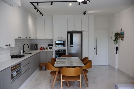 Apartamento à venda com 70m², 2 quartos e 1 vagaSala e cozinha integrada 