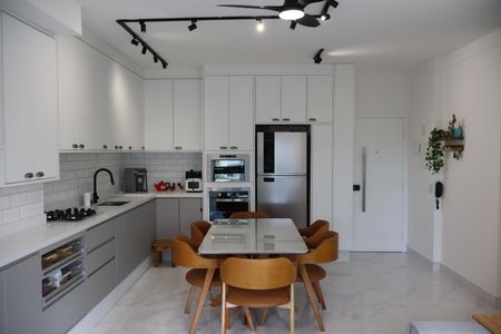 Apartamento à venda com 70m², 2 quartos e 1 vagaSala e cozinha integrada 