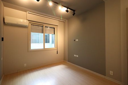 Quarto  de apartamento à venda com 1 quarto, 45m² em Bom Fim, Porto Alegre