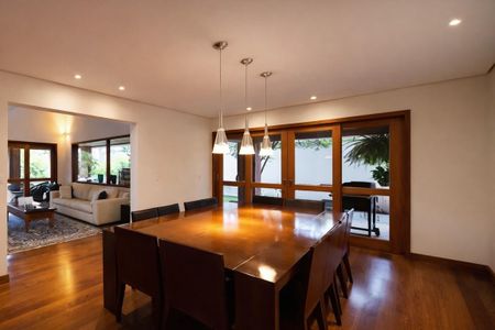 Casa para alugar com 5 quartos, 514m² em Parque dos Principes, São Paulo