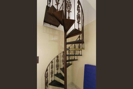 Casa à venda com 200m², 4 quartos e 2 vagasescada