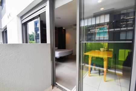 varanda quarto de kitnet/studio para alugar com 1 quarto, 33m² em Vila Madalena, São Paulo