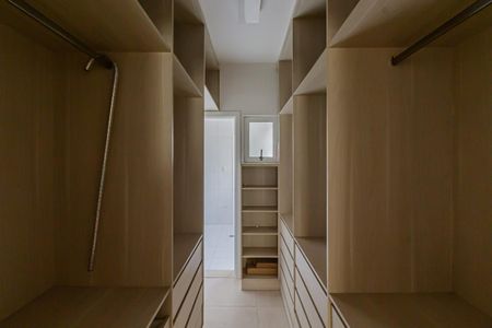 Apartamento para alugar com 100m², 2 quartos e 1 vaga Apartamento para alugar com 100m², 2 quartos e 1 vagaCloset do Quarto 2