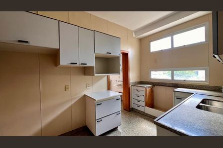 Apartamento à venda com 209m², 4 quartos e 2 vagascozinha