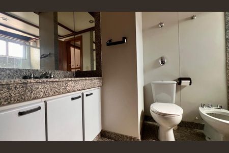 Apartamento à venda com 209m², 4 quartos e 2 vagasbanho