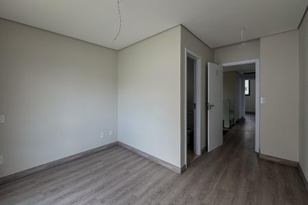 Casa à venda com 129m², 3 quartos e 2 vagasSuíte