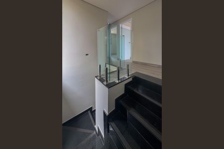 Casa à venda com 129m², 3 quartos e 2 vagasEscada