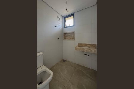 Casa à venda com 129m², 3 quartos e 2 vagasBanheiro da Suíte