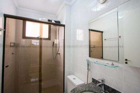 Apartamento para alugar com 70m², 2 quartos e 2 vagasBanheiro do quarto 1