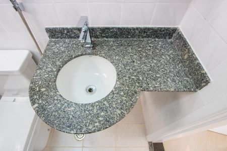 Apartamento para alugar com 70m², 2 quartos e 2 vagasBanheiro do quarto 1