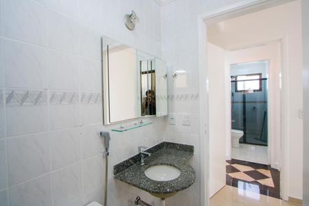 Apartamento para alugar com 70m², 2 quartos e 2 vagasBanheiro do quarto 1