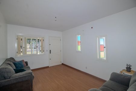 Casa à venda com 300m², 4 quartos e 3 vagas Casa à venda com 300m², 4 quartos e 3 vagasSala