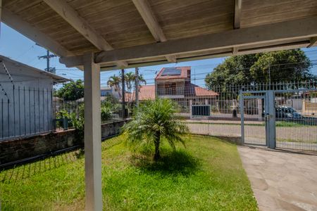 Casa à venda com 300m², 4 quartos e 3 vagas Casa à venda com 300m², 4 quartos e 3 vagasVista