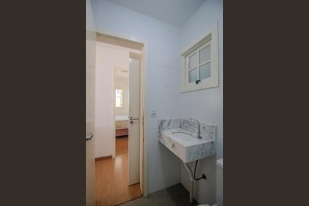 Casa à venda com 300m², 4 quartos e 3 vagas Casa à venda com 300m², 4 quartos e 3 vagasBanheiro 2