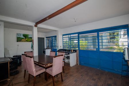 Casa à venda com 300m², 4 quartos e 3 vagas Casa à venda com 300m², 4 quartos e 3 vagasSala casa 2