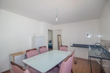 Casa à venda com 300m², 4 quartos e 3 vagas Casa à venda com 300m², 4 quartos e 3 vagasCozinha