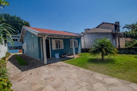 Casa à venda com 300m², 4 quartos e 3 vagas Casa à venda com 300m², 4 quartos e 3 vagasFachada