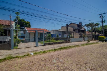 Casa à venda com 300m², 4 quartos e 3 vagas Casa à venda com 300m², 4 quartos e 3 vagasFachada