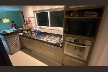 Cozinha de casa de condomínio para alugar com 2 quartos, 70m² em Inoa , Maricá