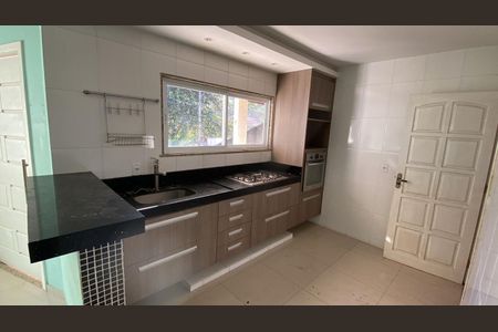 Cozinha de casa de condomínio para alugar com 2 quartos, 70m² em Inoa , Maricá