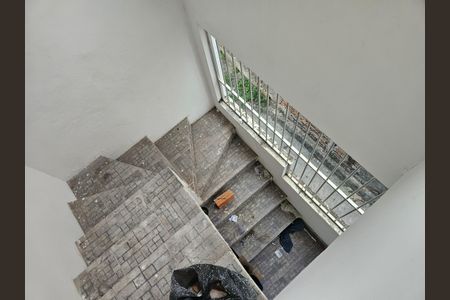 Casa para alugar com 43m², 2 quartos e sem vagaEscada