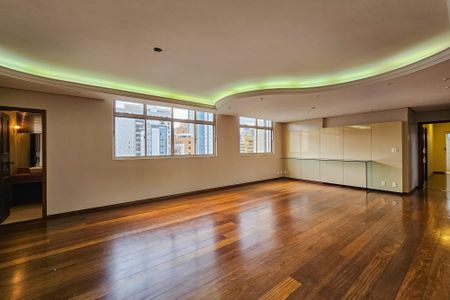 Apartamento à venda com 180m², 4 quartos e 2 vagasSala