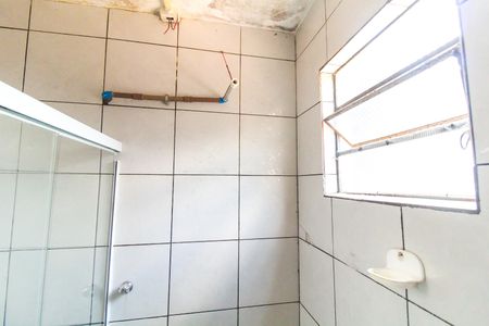 Banheiro de casa para alugar com 1 quarto, 60m² em Vila Carmosina, São Paulo