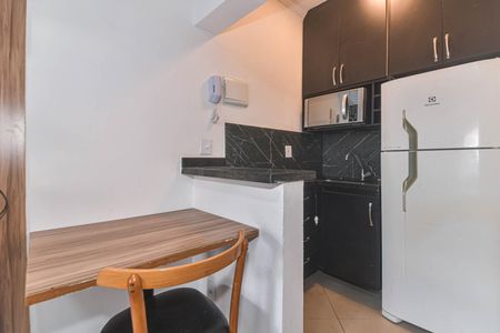 Cozinha de kitnet/studio para alugar com 1 quarto, 9m² em Brooklin, São Paulo