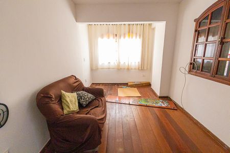 Casa à venda com 780m², 7 quartos e 3 vagas Casa à venda com 780m², 7 quartos e 3 vagassala / 2º andar