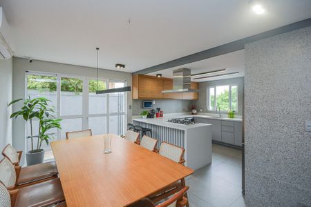 Casa à venda com 168m², 3 quartos e 2 vagas