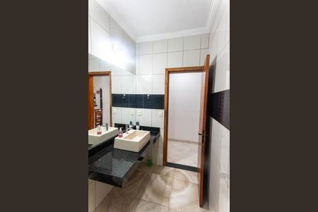 Casa para alugar com 200m², 3 quartos e 20 vagasBanheiro