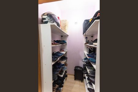Casa para alugar com 200m², 3 quartos e 20 vagasCloset da suíte