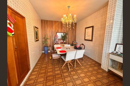 Casa para alugar com 322m², 5 quartos e 4 vagasSala