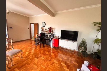 Casa para alugar com 322m², 5 quartos e 4 vagasSala