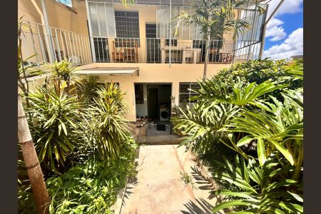 Casa para alugar com 322m², 5 quartos e 4 vagasFachada