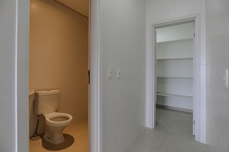 Apartamento para alugar com 242m², 3 quartos e 3 vagasBanheiro de Serviço